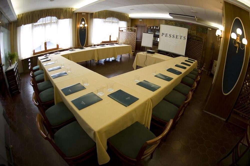 Hotel Restaurant Pessets & Spa Sort Dış mekan fotoğraf