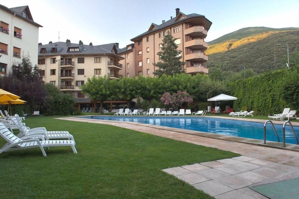 Hotel Restaurant Pessets & Spa Sort Dış mekan fotoğraf