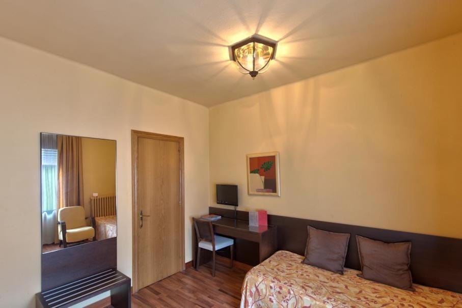Hotel Restaurant Pessets & Spa Sort Dış mekan fotoğraf